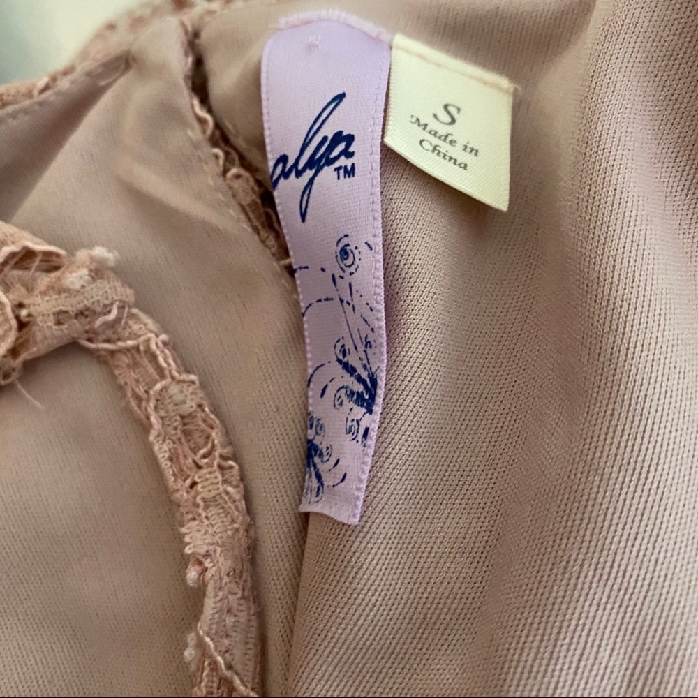 Alya Cocktail Blush Pink Overlay Party Dress Keyhole Back Size small - Picture 3 of 3